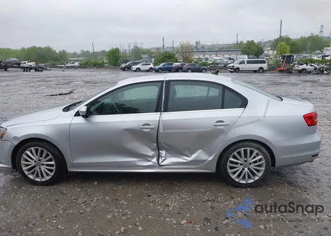 2015 Volkswagen Jetta 1.8T Se из США, поврежденный, VIN 3VWD17AJ2FM262359